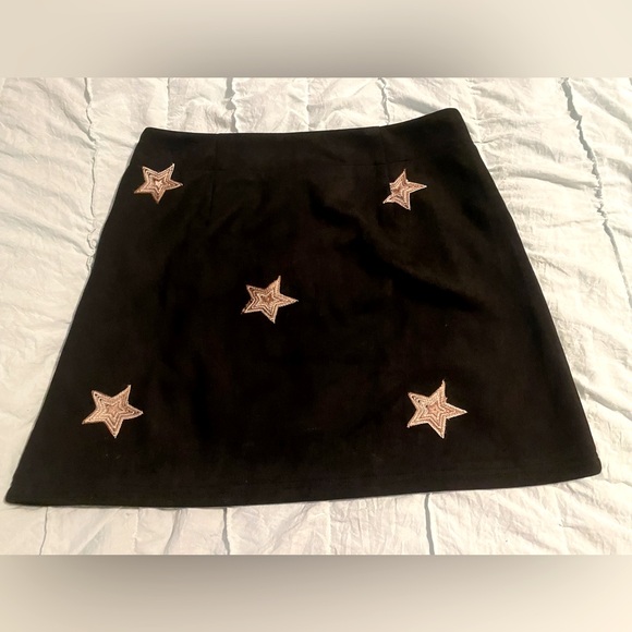 Promesa Soft Suede Stars Skirt Black Size Large
Like New - Picture 3 of 12